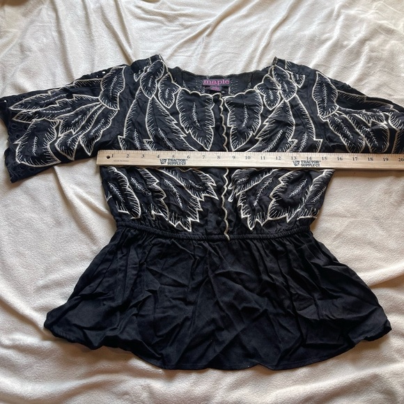 Maple leave embroidered black blouse - Picture 7 of 7